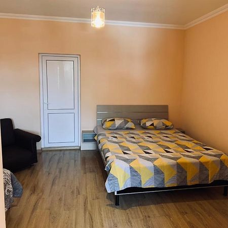 Ano'A Apartment Borjomi Bagian luar foto