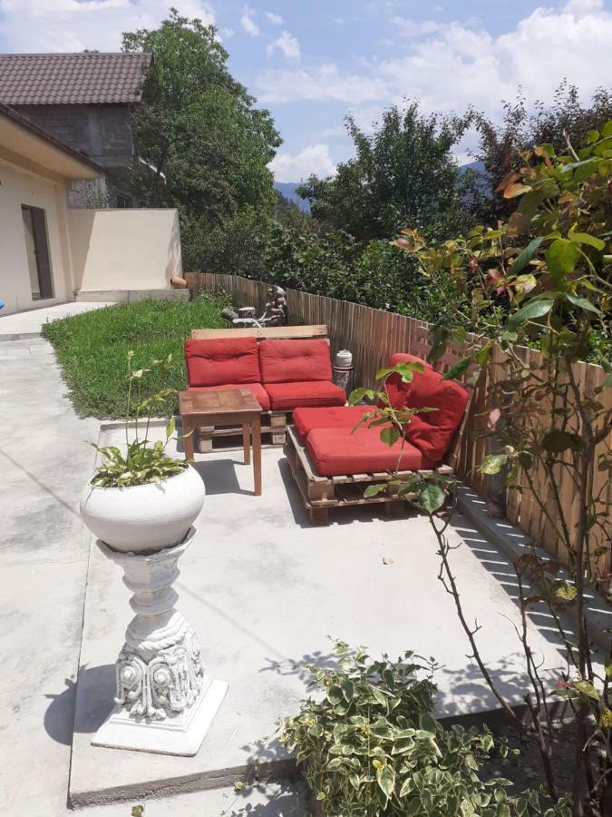 Ano'A Apartment Borjomi Bagian luar foto