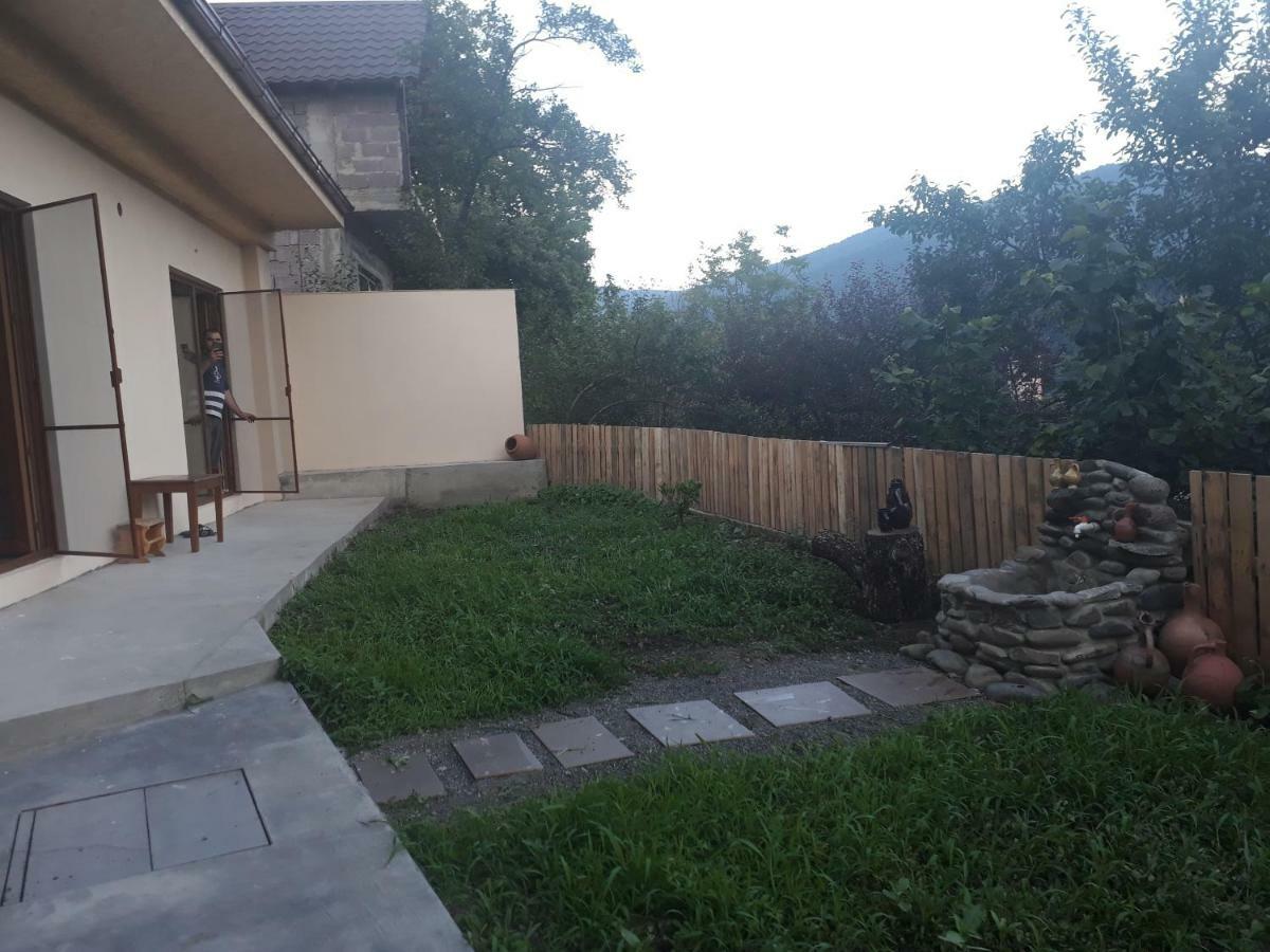 Ano'A Apartment Borjomi Bagian luar foto